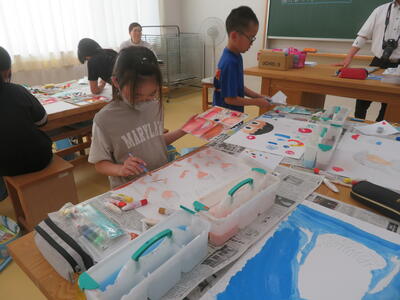 自分の気持ちに合う色をつくって塗っています。