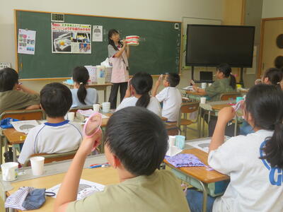ブラッシングの仕方を学習しています