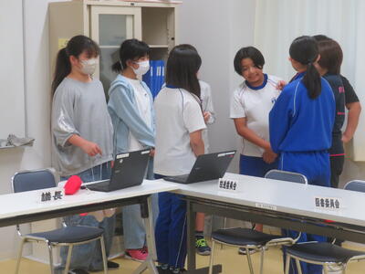 終了後、執行部が反省会をしています。