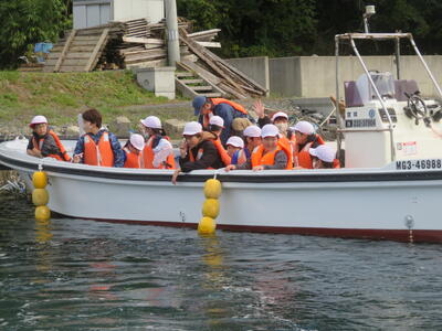 「初めて船に乗った～！」と大喜びの５年生でした。