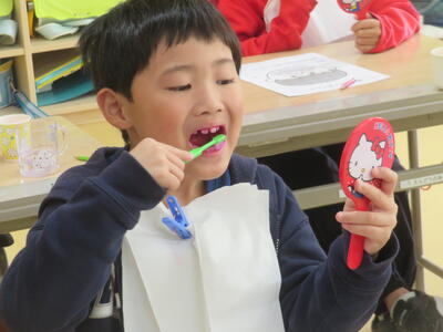 汚れている部分に気を付けて歯みがきをしました