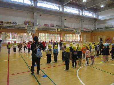 初めのあいさつ。姿勢のよさに緊張感も感じます。