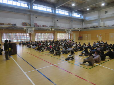 気温の低い日でしたが、しっかり話を聞くことができました