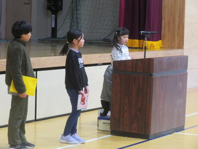 代表児童の作文発表もがんばりました