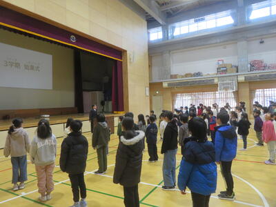 ３学期始業式を体育館で行いました