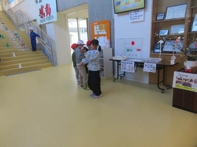 お手玉をしています