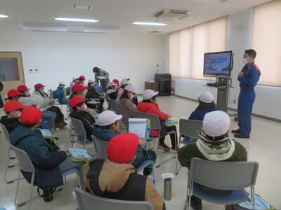 消防署では、初めにDVDを見て仕事の内容を教えていただきました