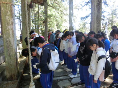 ８合目の室根神社で安全祈願をしました