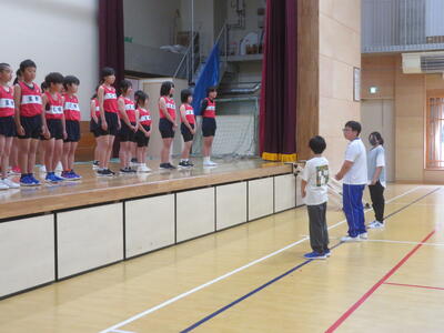 応援団から選手にエールを送りました。