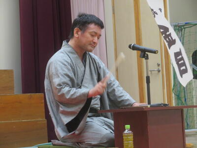 蒸し暑い体育館で熱く語っていただきました
