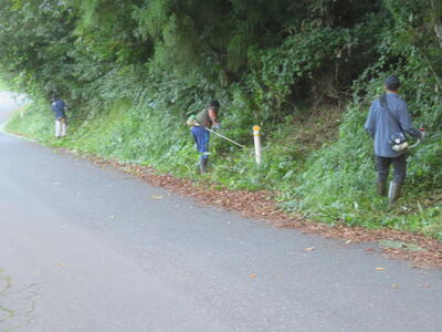 通学路の草刈りをしていただきました