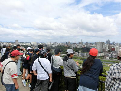 青葉城址から仙台の市街地を眺めました