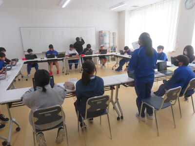 各学年の代表として、しっかりと意見を言っています。